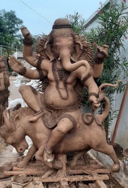 BEFORE PAINTING ON THE CLAY IDOLE